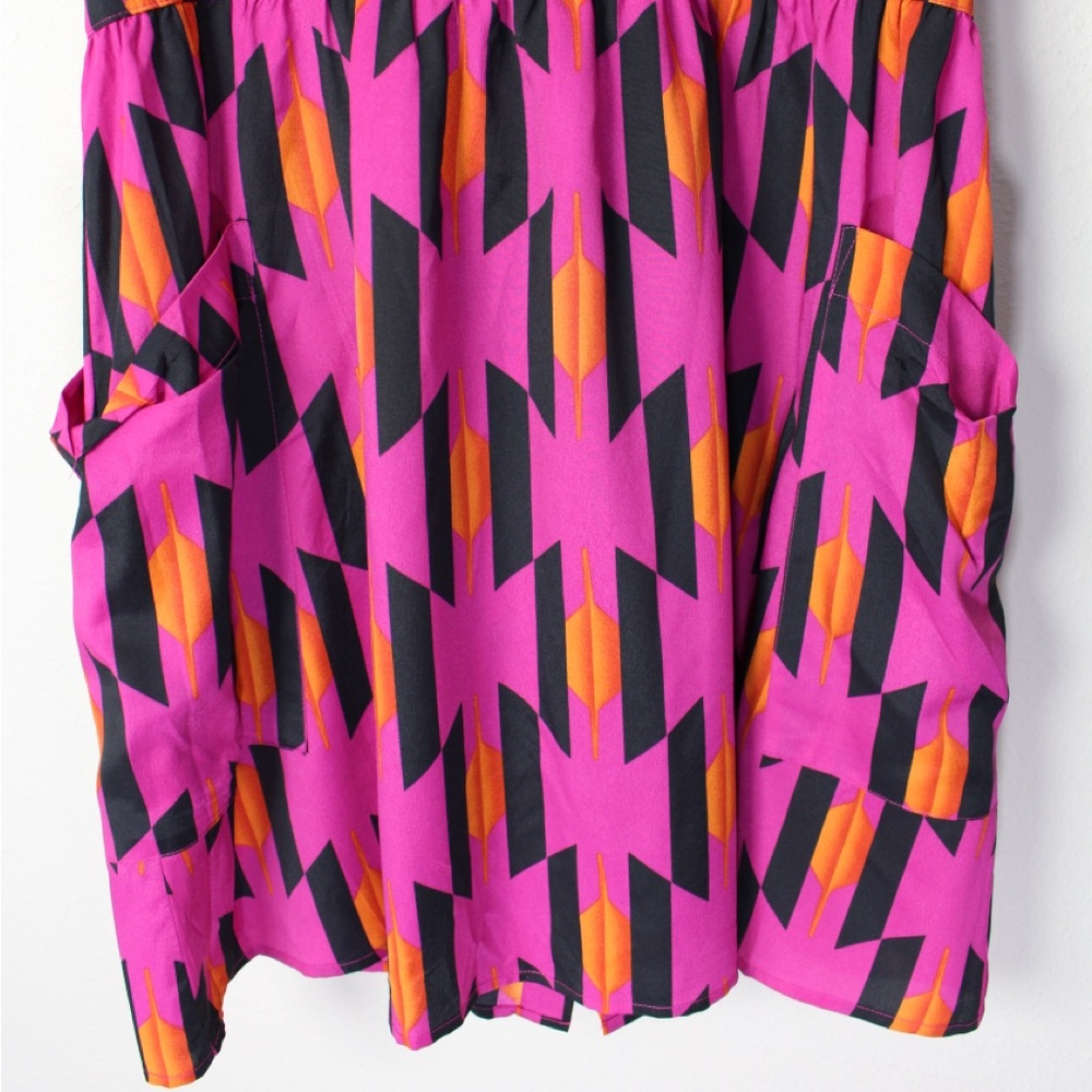 Bold Geometric Allen B. by Allen Schwartz Short Sleeved Cut Out Back Dress - Picture 6 of 14